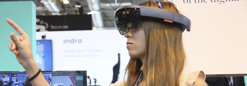 Indra desarrolla un asistente virtual para el mantenimiento de sistemas de defensa basado en gafas de realidad aumentada
